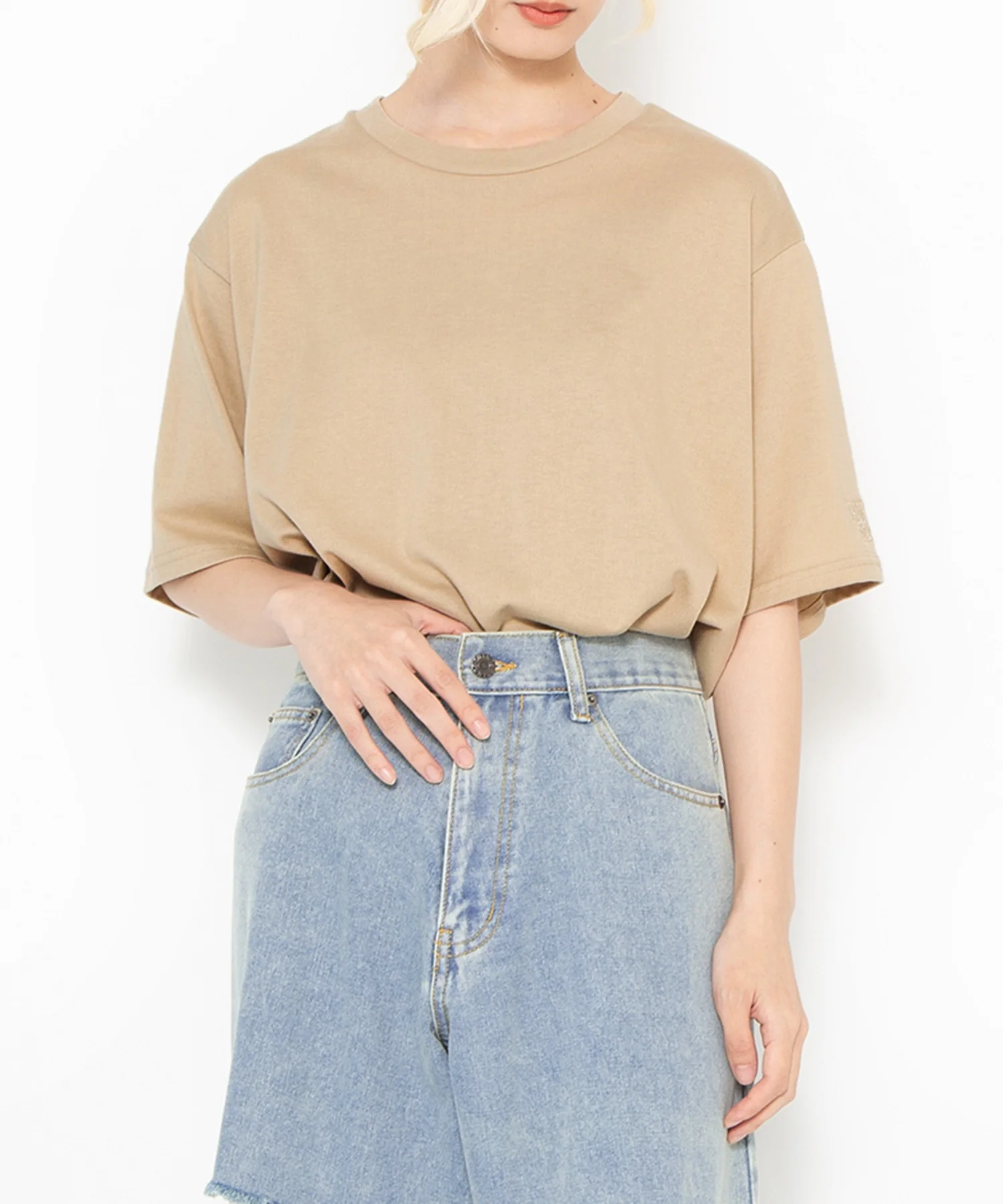 スリーブロゴ刺繍Tシャツ - Image 15
