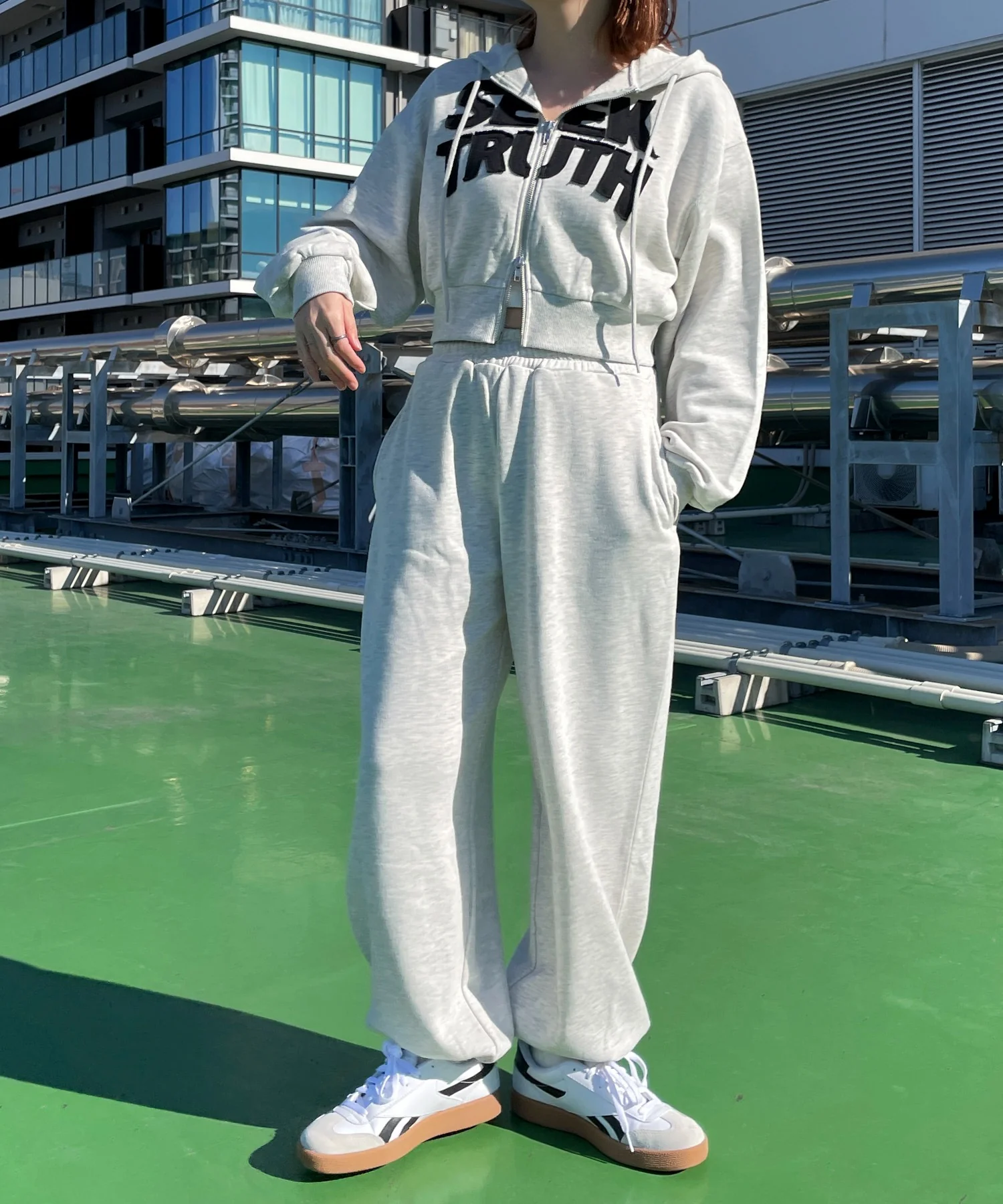 ロゴZIPショートパーカー - Image 20