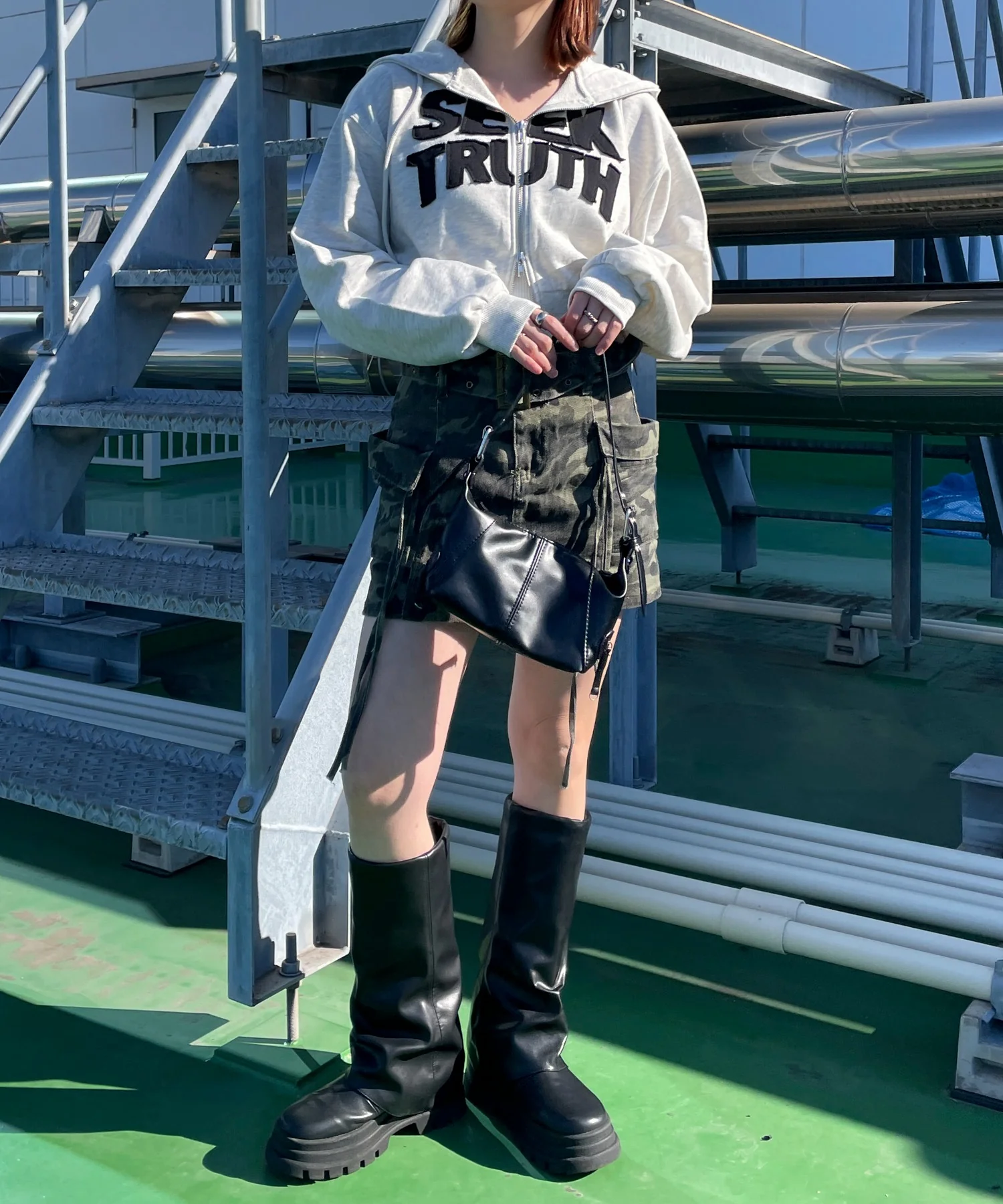 ロゴZIPショートパーカー - Image 7