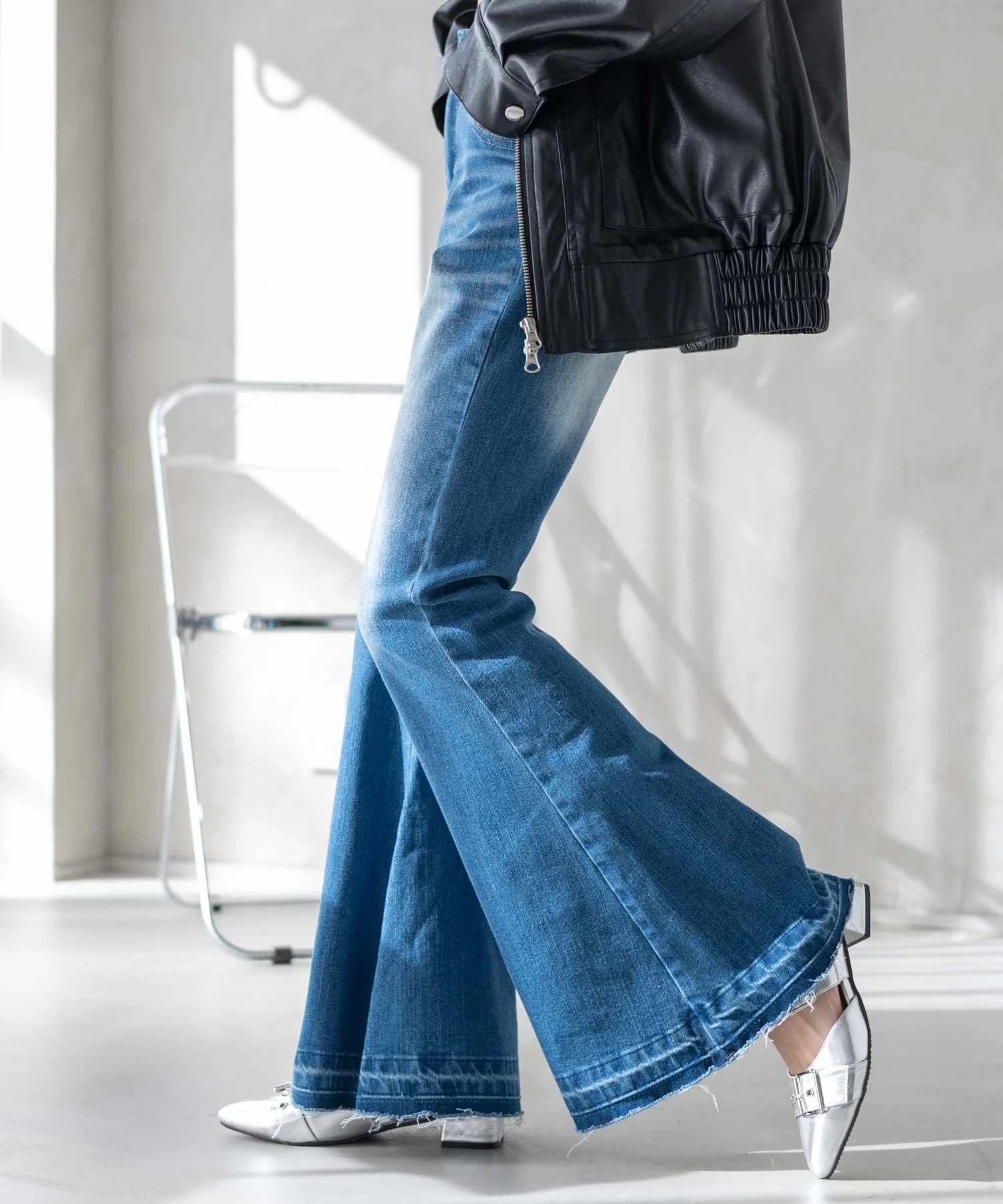 ローライズスーパーフレアデニムパンツ - Image 10