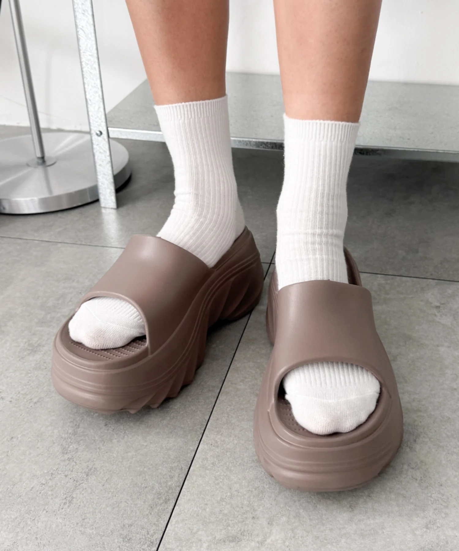 厚底デザインラバーサンダル - Image 24