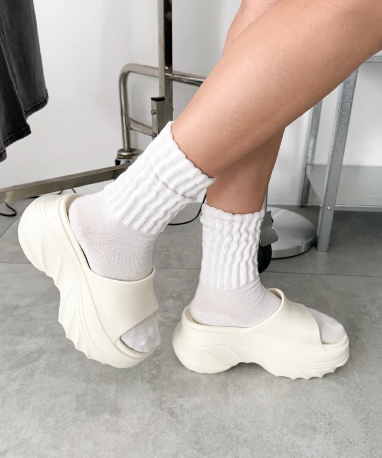 厚底デザインラバーサンダル - Image 30